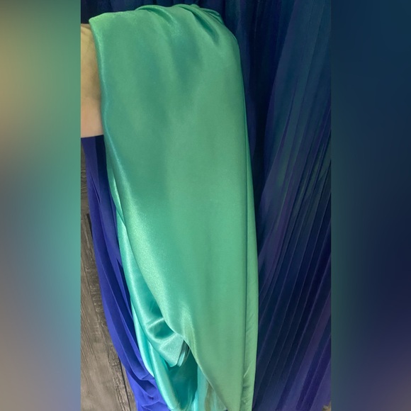 Blue and Aqua Laura Plus iridescent gown with jewel detail, NWOT, sz 18W - Picture 12 of 12